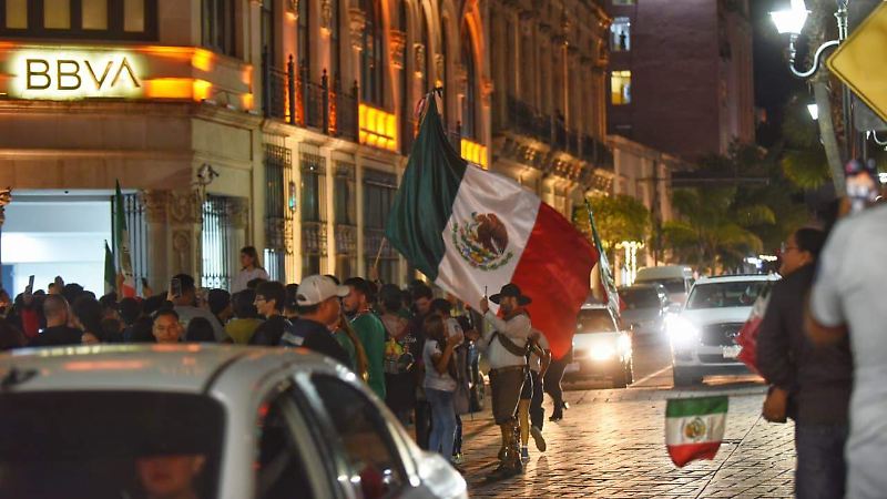 Afición duranguense celebra el triunfo de la Selección Mexicana en el Mundial